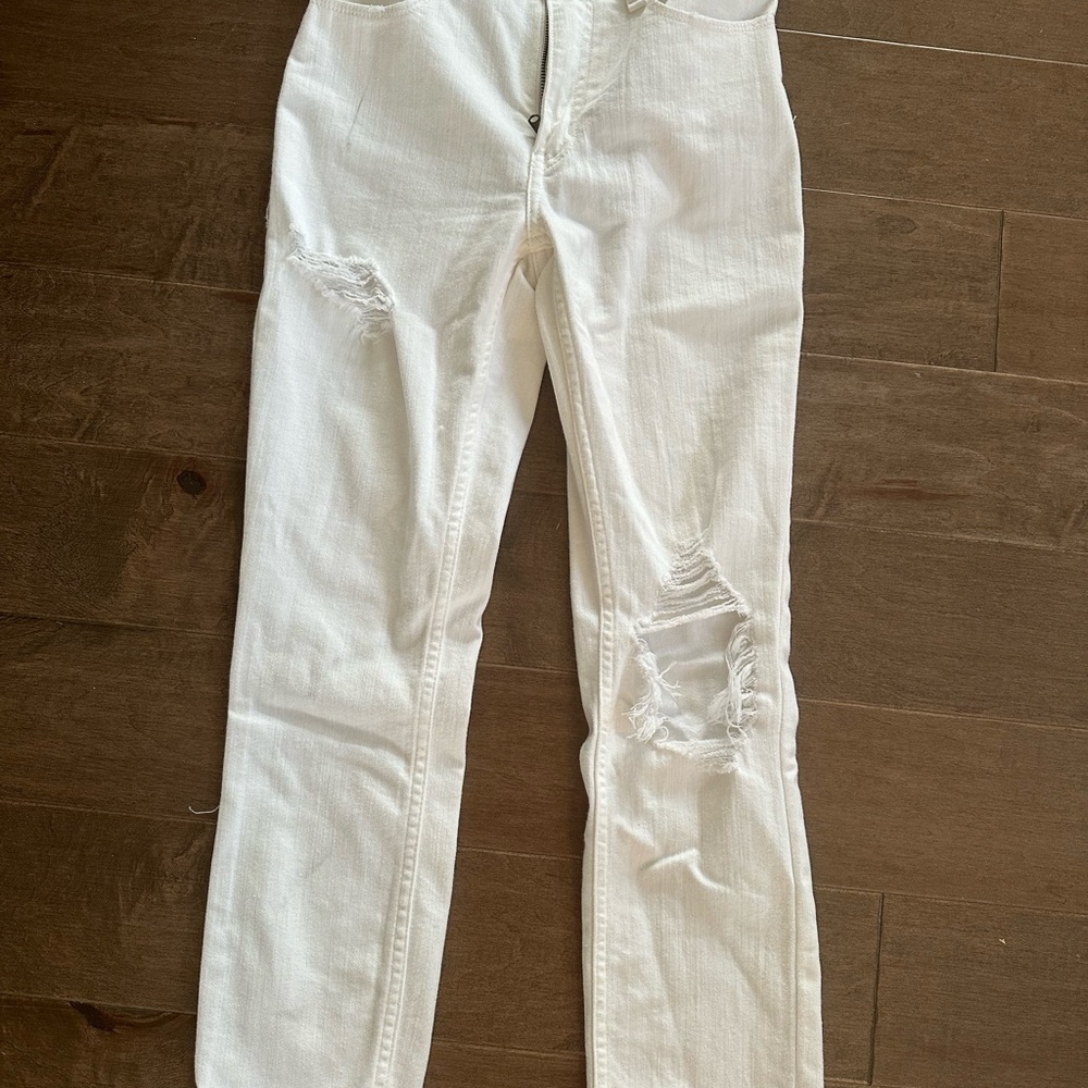 Women’s Abercrombie White Distressed Jean